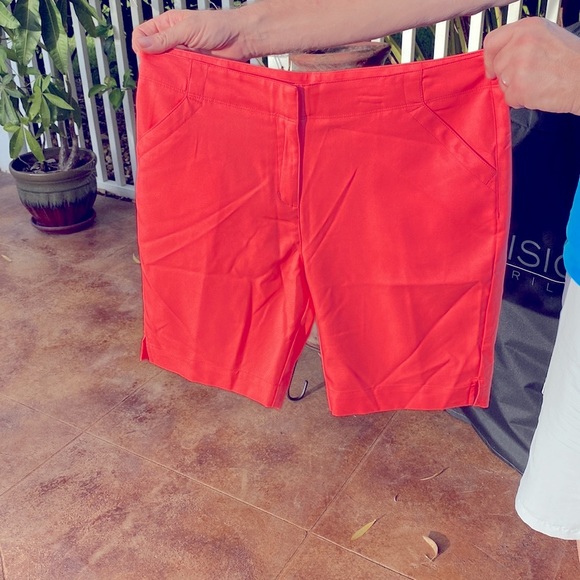 Cute and stylish. Very flattering shorts - Picture 8 of 8